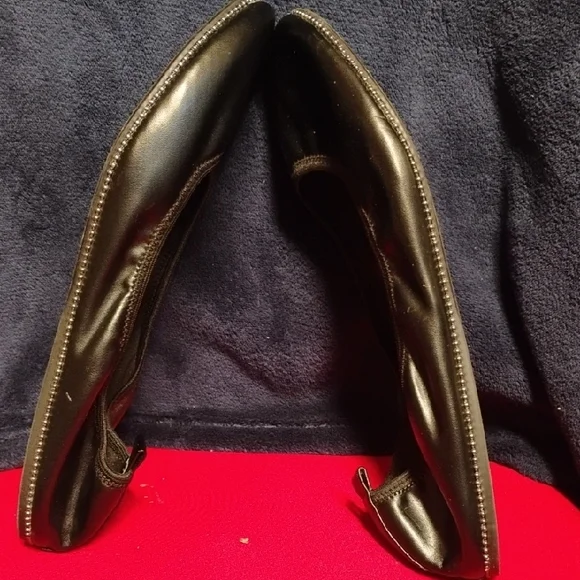 Classic Black Women's Flats - Picture 4 of 7